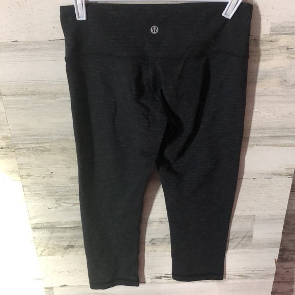 Lululemon Athletica Gray capri leggings size 6 Yoga leggings luluemon pants - Picture 2 of 8